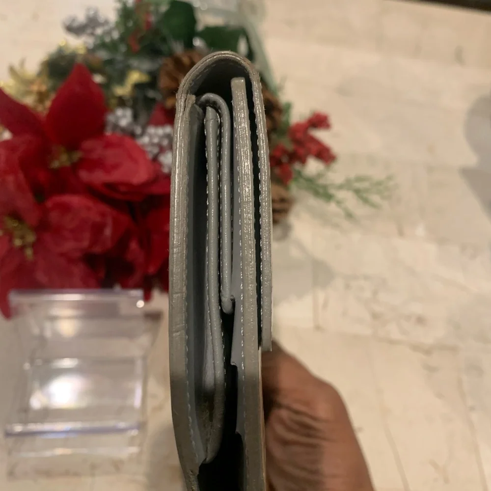 Authentic Louis Vuitton Vernis Sarah International Wallet - Picture 12 of 14